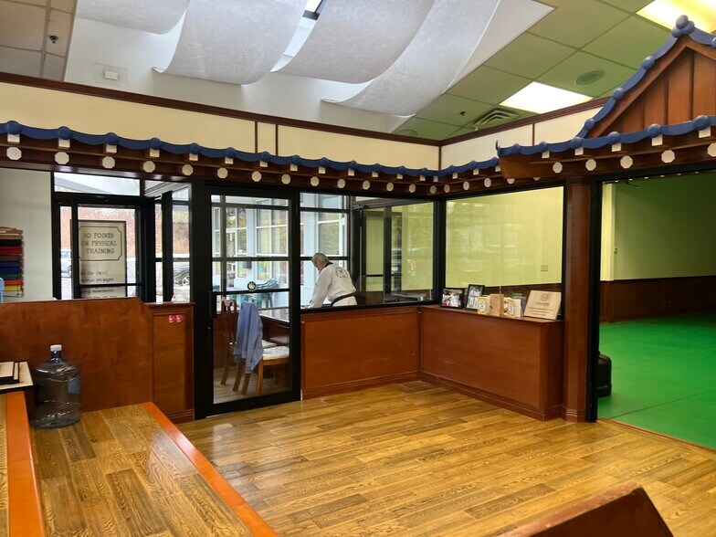 More Photos Of 126-130 Woodbury Rd, Woodbury Unknown For Lease