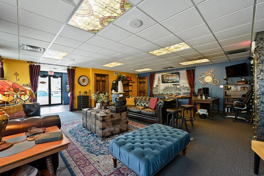 More Photos Of 304 SW Market St, Lee's Summit General Retail For Sale