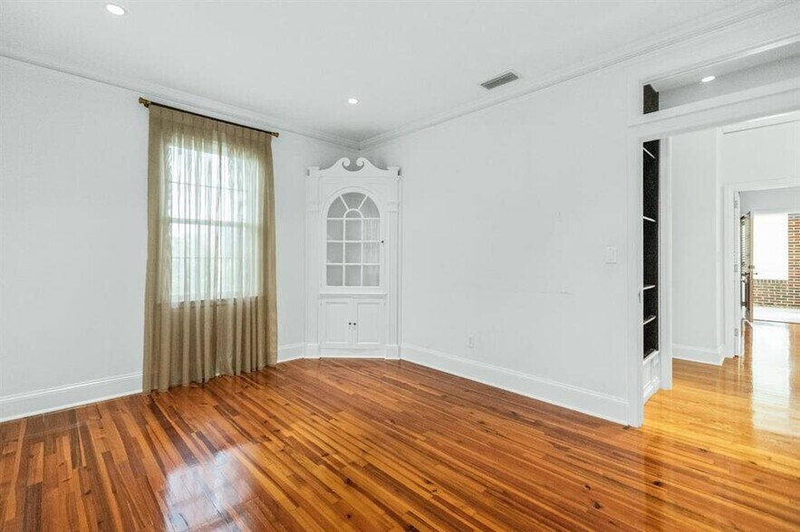 More Photos Of 1202 E Park Ave, Tallahassee Office Residential For Sale