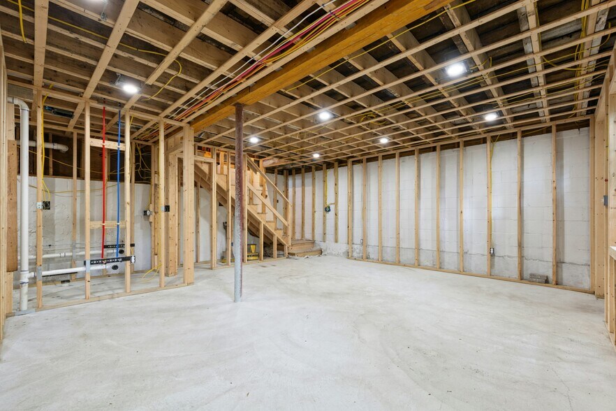 More Photos Of 8 Pine St, Boston Flex For Sale