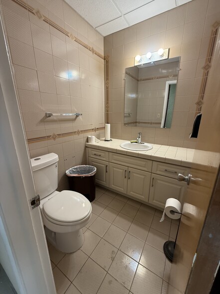 More Photos Of 5801 Plunkett St, Hollywood Warehouse For Lease