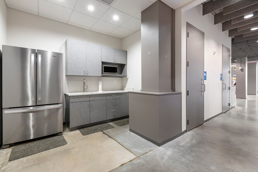 More Photos Of 640 Magazine St, New Orleans Hospitality For Lease