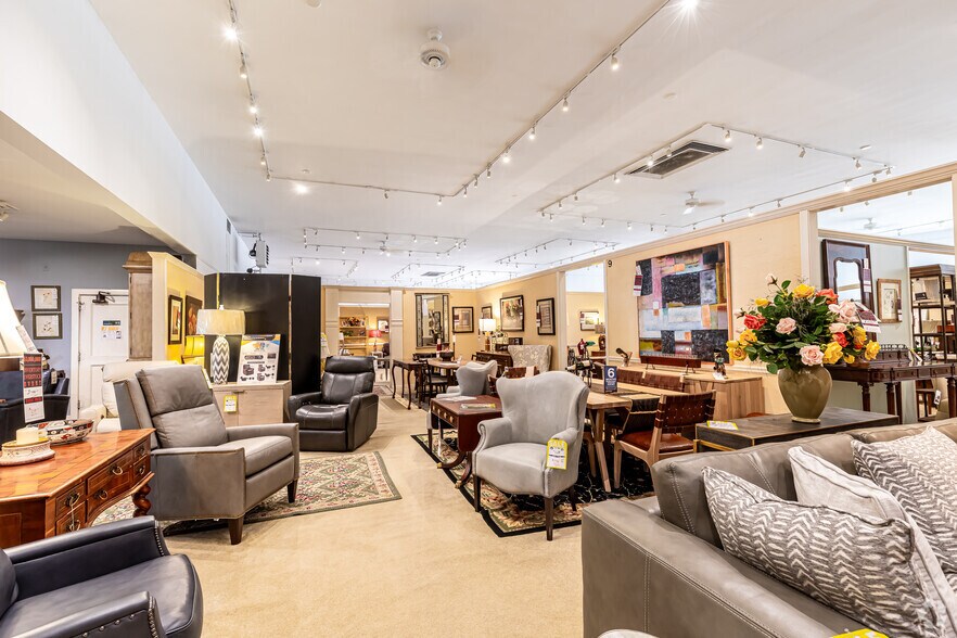 More Photos Of 830 Farmington Ave, West Hartford General Retail For Lease