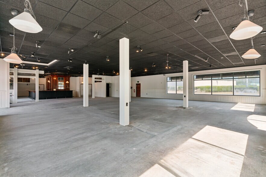 More Photos Of 1025 Magnolia Bluff Way SW, Darien Restaurant For Sale