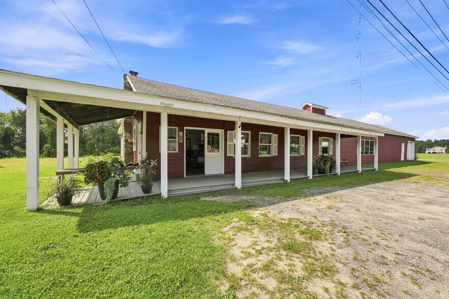 More Photos Of 160 E Hill Rd, Monson Freestanding For Lease