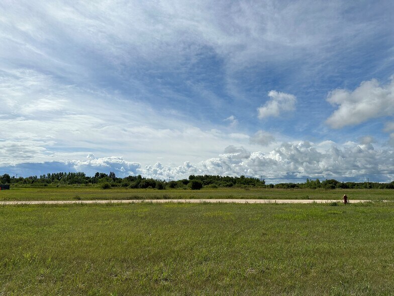 More Photos Of SE Wedgewood Pl, Gimli Land For Sale