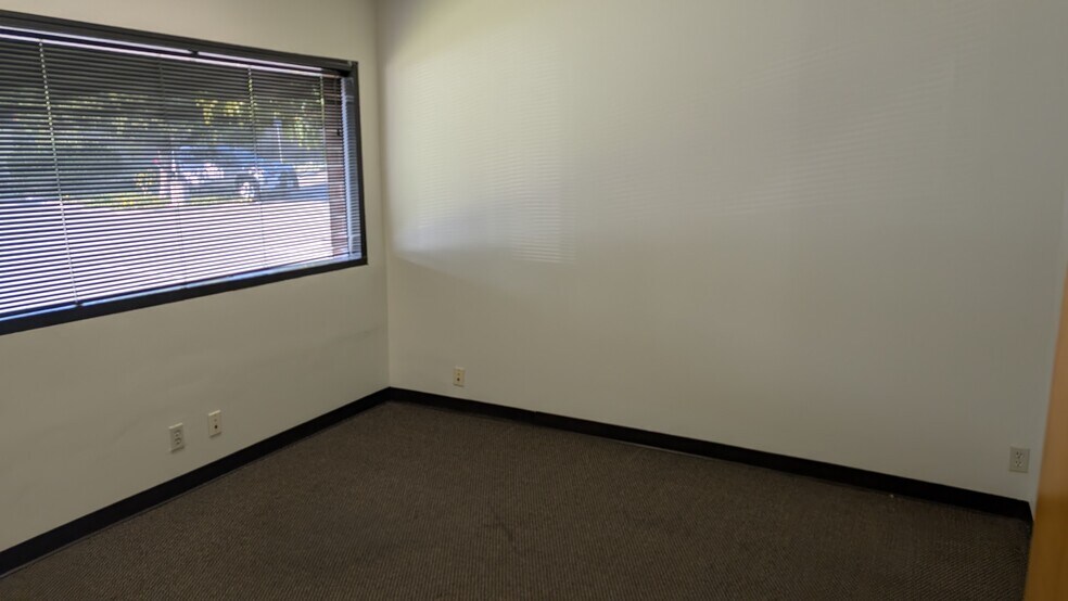 More Photos Of 3675 Huntington Dr, Pasadena Medical For Lease