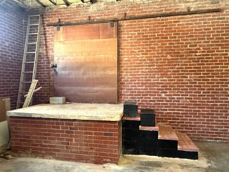 More Photos Of 344 Northside Dr, Gainesville Warehouse For Sale