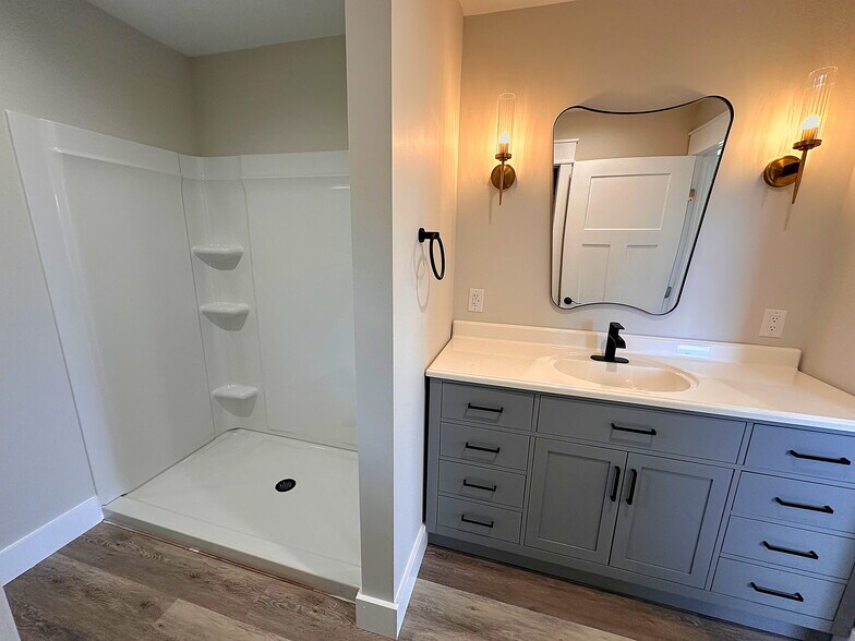 More Photos Of 5735 Fallston Rd, Lawndale Flex For Sale