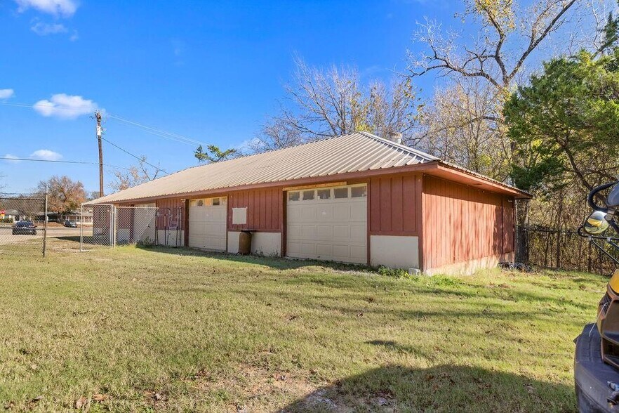 More Photos Of 530 E Hwy 69, Denison Office For Sale