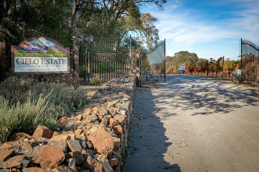 More Photos Of 3040 Ponderosa Rd, Shingle Springs Specialty For Sale