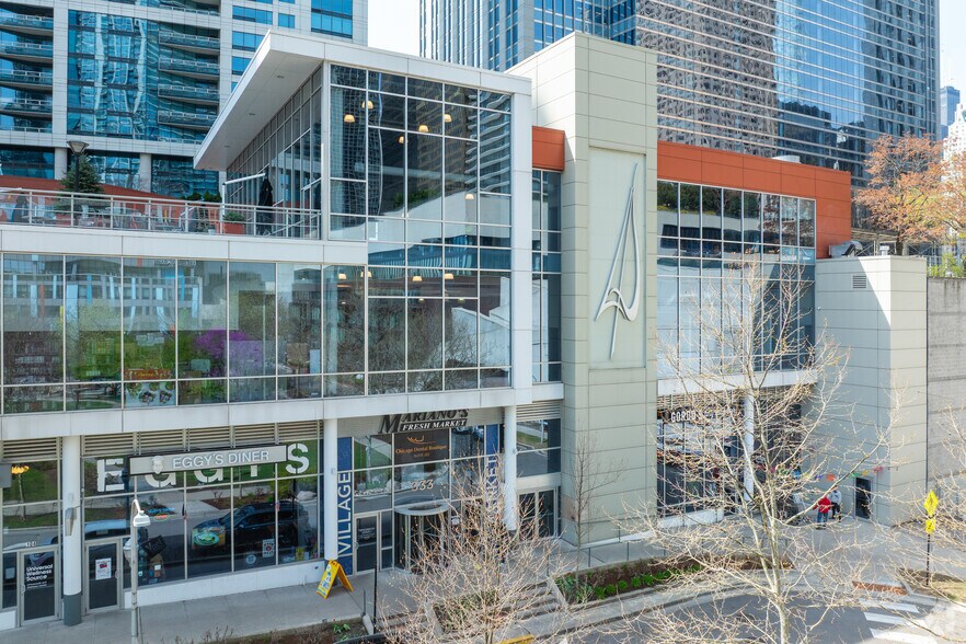 More Photos Of 333 E Benton Pl, Chicago Freestanding For Sale