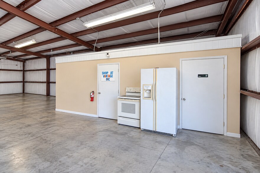 More Photos Of 2711 E Wilder Ave, Tampa Unknown For Lease