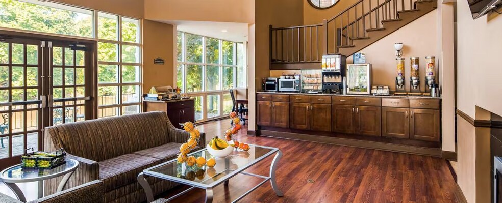 More Photos Of 50 Red Oaks Mill Rd, Poughkeepsie Hotel For Sale