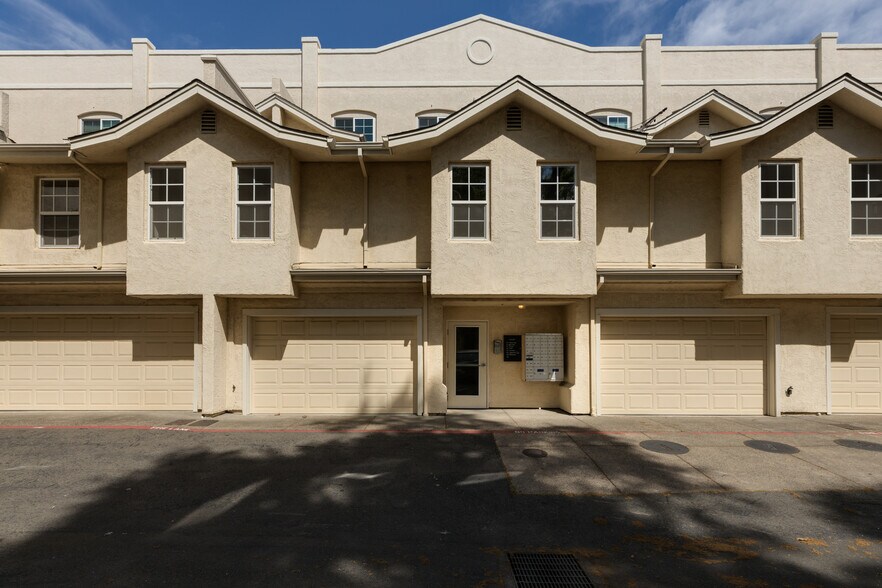 More Photos Of 220 Windsor River Rd, Windsor Apartments For Sale