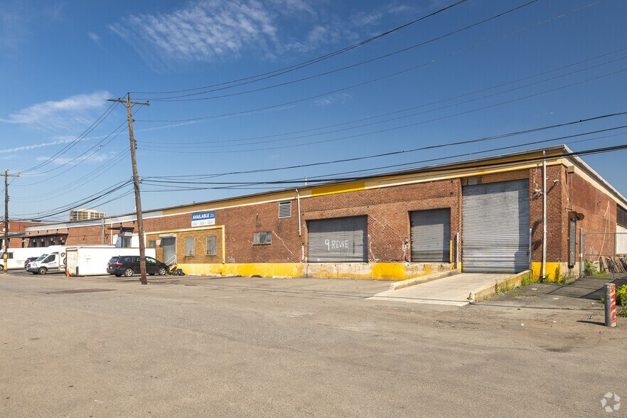 More Photos Of 9 Rewe St, Brooklyn Warehouse For Lease