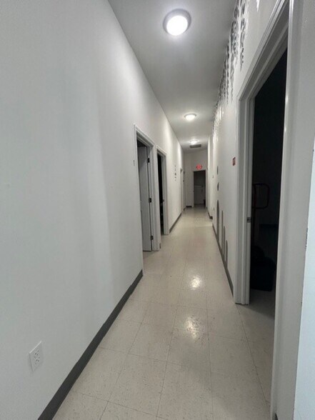 More Photos Of 801-809 W Central Ave, Carlisle Storefront For Lease