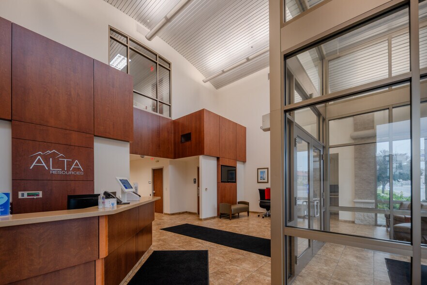 More Photos Of 120 N Commercial St, Neenah Office For Lease