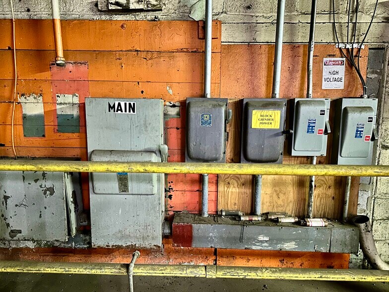 More Photos Of 212 S Pine River St, Ithaca Industrial For Sale