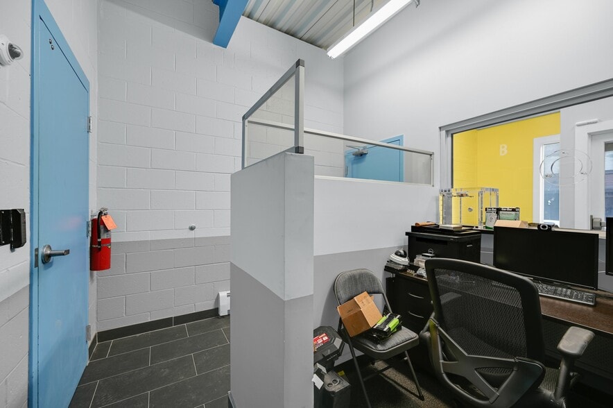 More Photos Of 170-172 Spring St, Newton Office For Sale