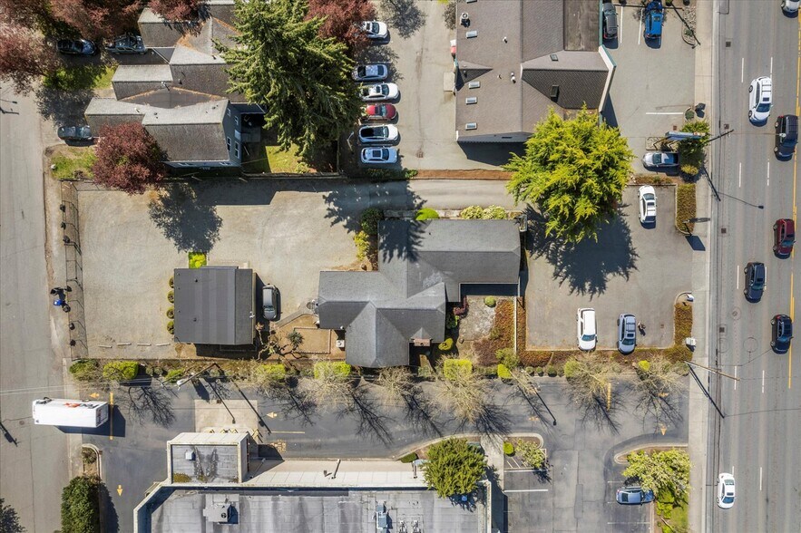 More Photos Of 6915 Evergreen Way, Everett Freestanding For Sale