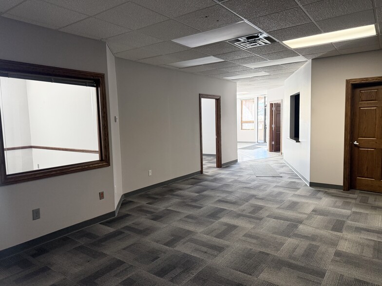 More Photos Of 1620 Country Club Rd, Valparaiso Freestanding For Lease