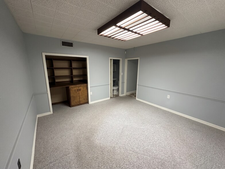 More Photos Of 6100 N Nebraska Ave, Tampa Office For Lease