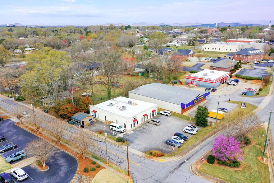 More Photos Of 444 Hampton Ave, Pickens Storefront Retail Office For Sale