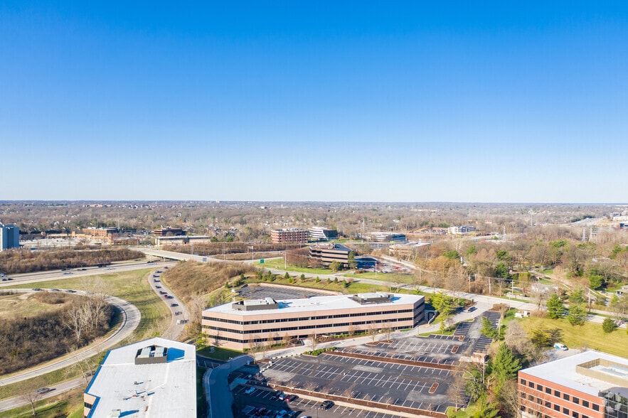 More Photos Of 424 S Woods Mill Rd, Chesterfield Unknown For Lease