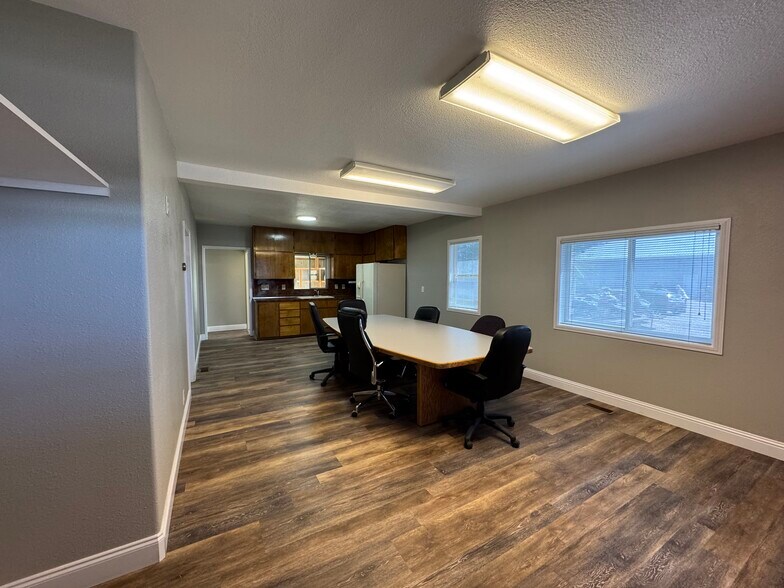 More Photos Of 216 N Whitley Dr, Fruitland Office For Sale