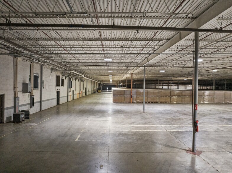 More Photos Of 32 Rabbit Trl, Edgefield Warehouse For Lease