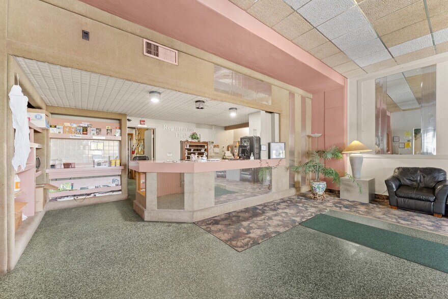 More Photos Of 36 W 4th St, Dubuque Hotel For Sale