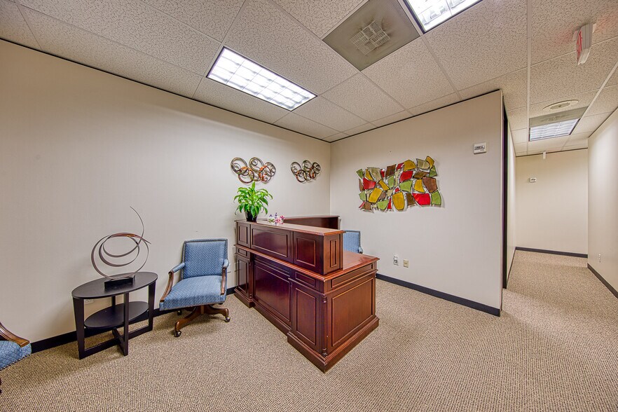 More Photos Of 1300 N Sam Houston Pky E, Houston Office Residential For Lease