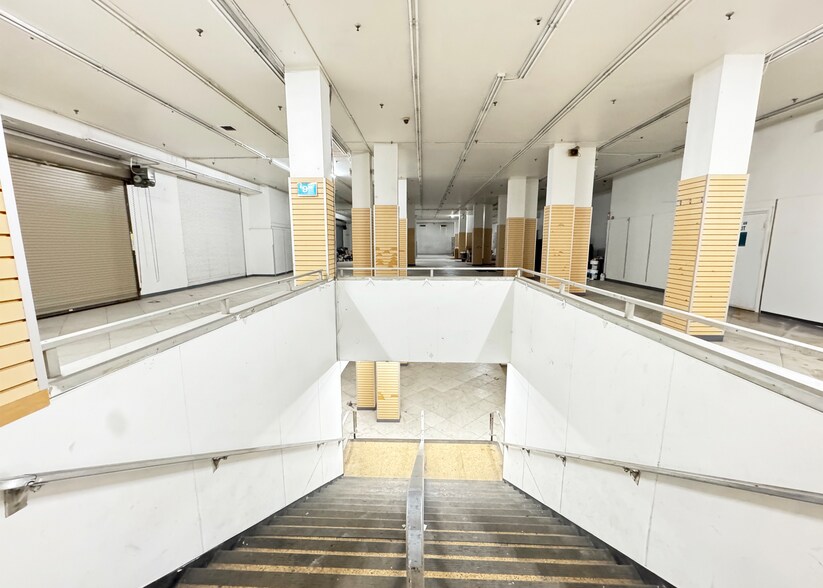 More Photos Of 445 S Broadway, Los Angeles Storefront Retail Office For Lease