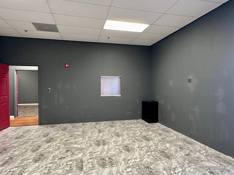 More Photos Of 8142 Shin Oak Dr, San Antonio Unknown For Lease