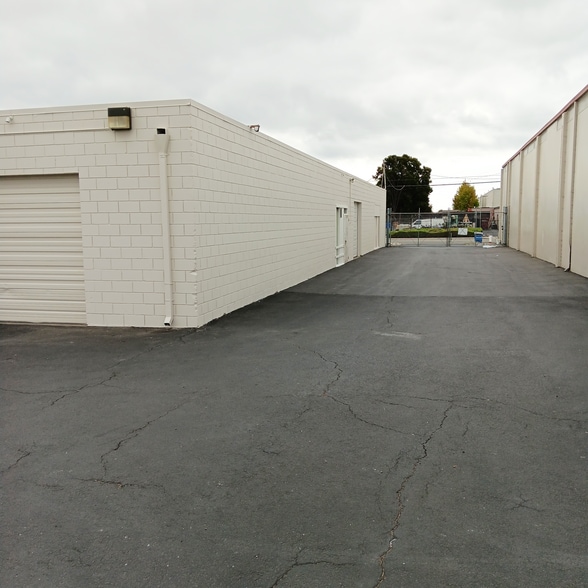 More Photos Of 1933-1941 Republic Ave, San Leandro Warehouse For Lease