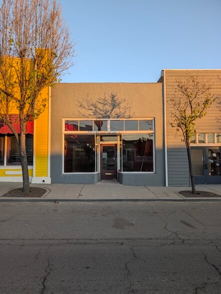 More Photos Of 738 Main St, Ramona Storefront For Lease