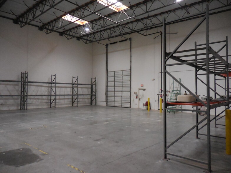 More Photos Of 19801 Hamilton Ave, Torrance Warehouse For Lease