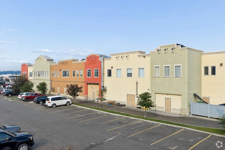 More Photos Of 120 5th Ave W, Cochrane Unknown For Lease