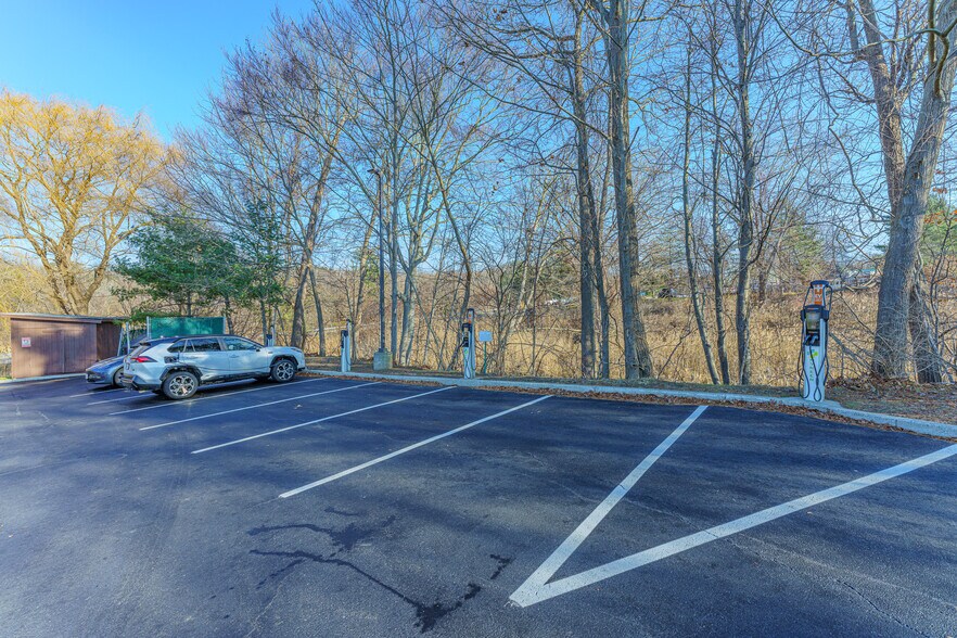 More Photos Of 10 Maxwell Dr, Clifton Park Medical For Lease