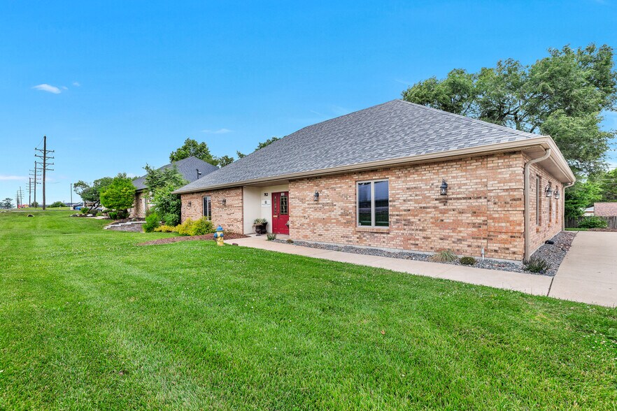 More Photos Of 763-765 W Terra Ln, O'Fallon Loft Creative Space For Sale
