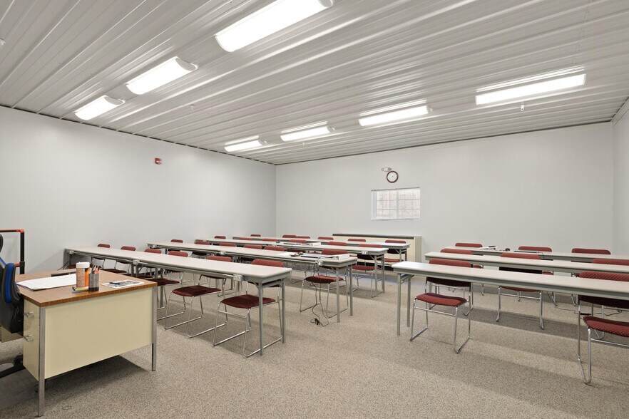 More Photos Of 109 Towle Farm Rd, Hampton Industrial For Sale