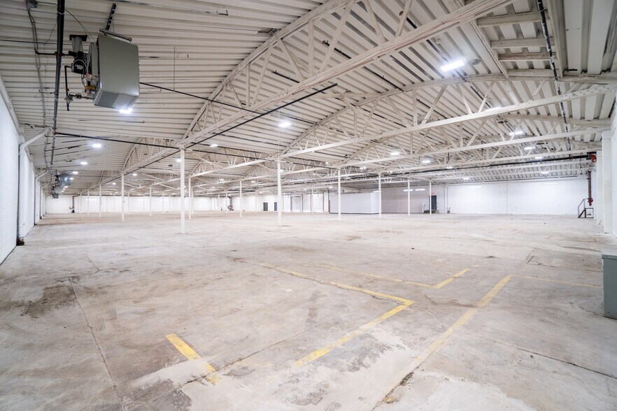 More Photos Of 5400 N Teutonia Ave, Milwaukee Warehouse For Lease
