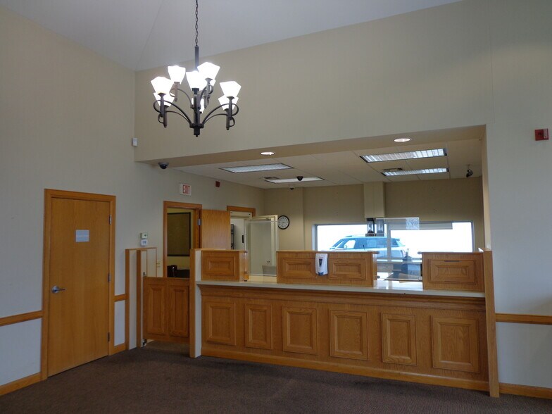 More Photos Of 101 N 36th St, Quincy General Retail For Lease