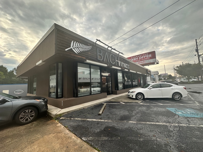 More Photos Of 3097 Piedmont Rd NE, Atlanta Freestanding For Lease