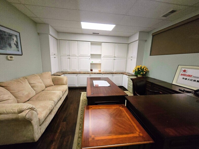 More Photos Of 10351 92 St NW, Edmonton Office For Sale