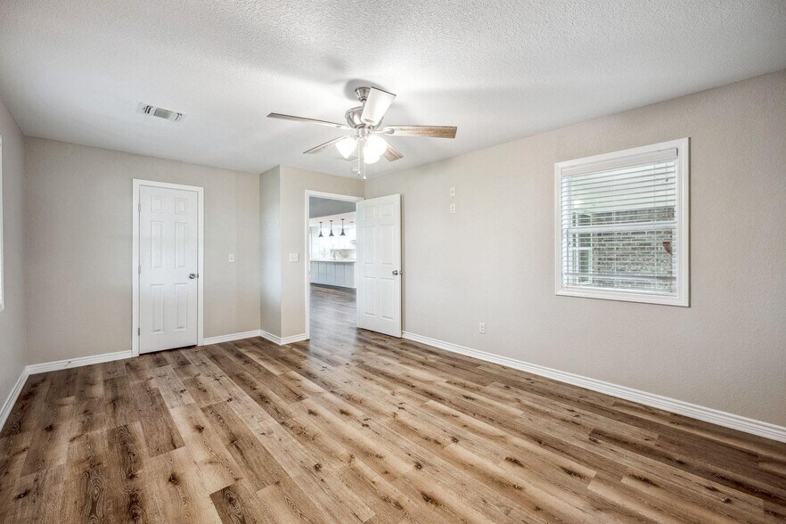 More Photos Of 7517 Us Highway 67, Stephenville Light Distribution For Sale