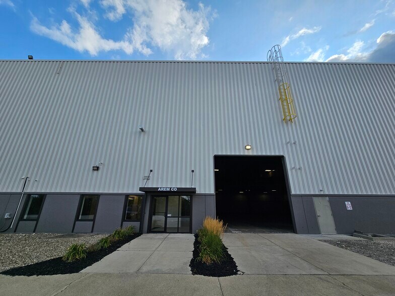 More Photos Of 7800 Tyler Blvd, Mentor Warehouse For Lease