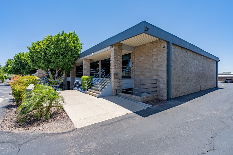 More Photos Of 531 E Bethany Home Rd, Phoenix Office For Sale