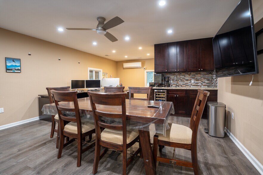 More Photos Of 39360 3rd St E, Palmdale Warehouse For Lease